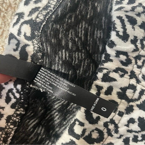 🏷️ 5 for $25 - Torrid Animal Print Leggings - Picture 9 of 10